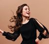 O vestido preto segue como uma das maiores apostas por unir elegância, praticidade e versatilidade
