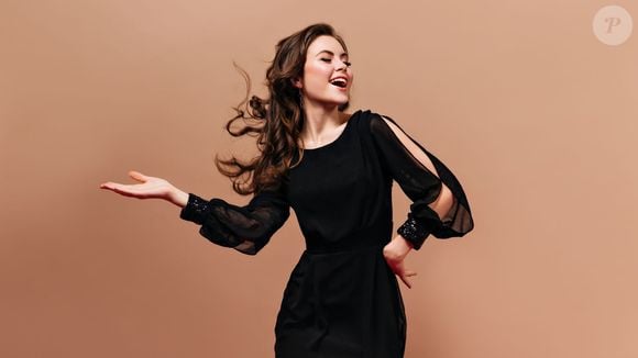 O vestido preto segue como uma das maiores apostas por unir elegância, praticidade e versatilidade