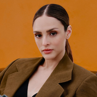 Entrevista | 'Elegância e conforto não são opostos', garante Isabelle Drummond sobre seu estilo longe da TV; atriz de 'Coração Acelerado' elege os 2 itens mais necessários nos looks diários