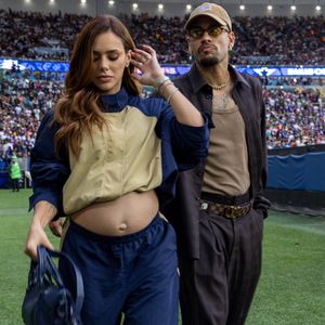 O rosto de Neymar virou assunto na web após o jogador aparecer com cavanhaque. Internautas brincaram que não reconheceram o craque de primeira