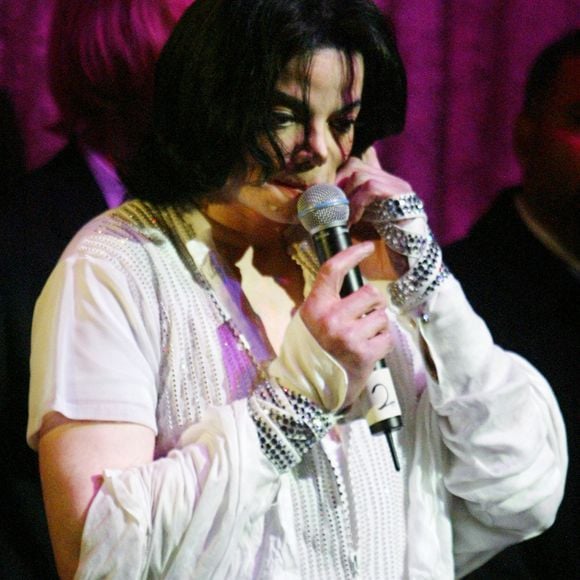 A reação de Ne-Yo ao receber uma ligação de Michael Jackson virou uma das histórias curiosas de sua carreira. De acordo com entrevista reproduzida pelo portal Música no Ponto, o cantor só percebeu que havia desligado na cara do ídolo depois de conversar com Peter Lopez, representante do astro. O episódio aconteceu em 2008, segundo reportagem de O Globo