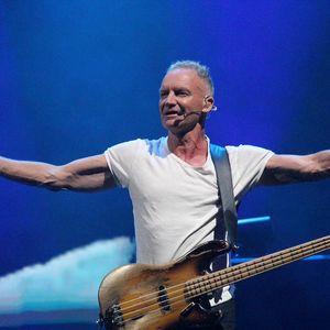 O cantor britânico dono de uma fortuna bilionária acredita que deixar dinheiro demais para os filhos pode ser um peso. "Não quero que eles tenham fundos fiduciários que se tornem um fardo. Eles precisam trabalhar", declarou ao Daily Mail.