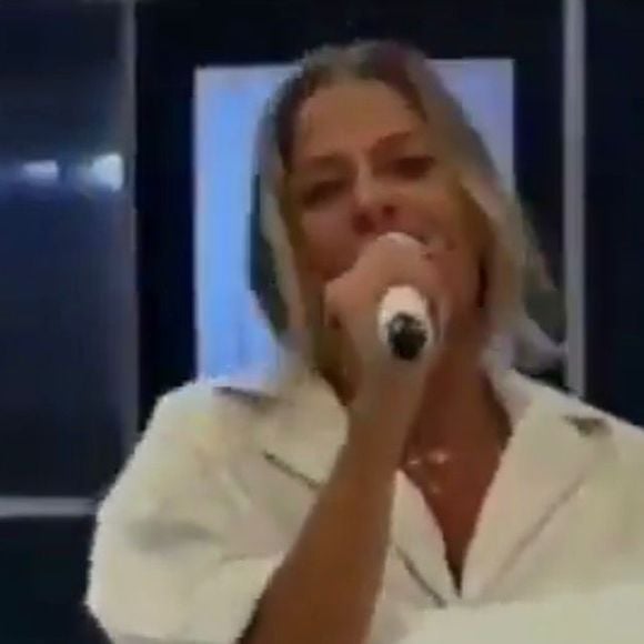 Em entrevista, Galisteu detalhou como reagiu às decisões da emissora e surpreendeu até Silvio Santos