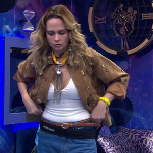 Ana Paula Renault tentou improvisar look com regata branca e calça jeans, mas a produção do 'BBB 26' brigou