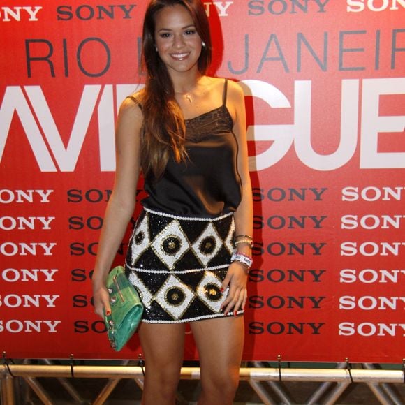 De atriz mirim em novelas da Globo a estrela internacional da indústria do entretenimento, Bruna Marquezine também construiu uma trajetória impressionante no mundo da moda