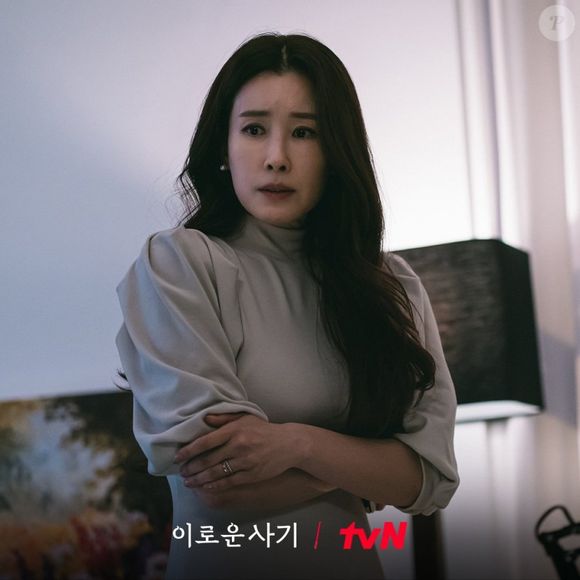 Lee Tae-ran interpreta Jang Kyung-ja, a CEO da Navis Wellbeing e grande vilã de 'Doce Engano'. Na vida real, ela tem 49 anos