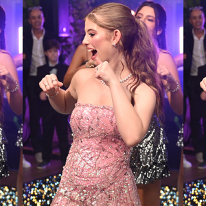 Já o terceiro look, escolhido para a balada foi aquele clássico vestido rosa, curto e todo trabalhado em canutilhos, modelo que toda debutante sonha em usar e que permite aproveitar a festa com mais leveza e liberdade