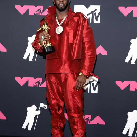 P. Diddy negou ter estuprado esta ou qualquer outra pessoa, em comunicado emitido por seu advogado