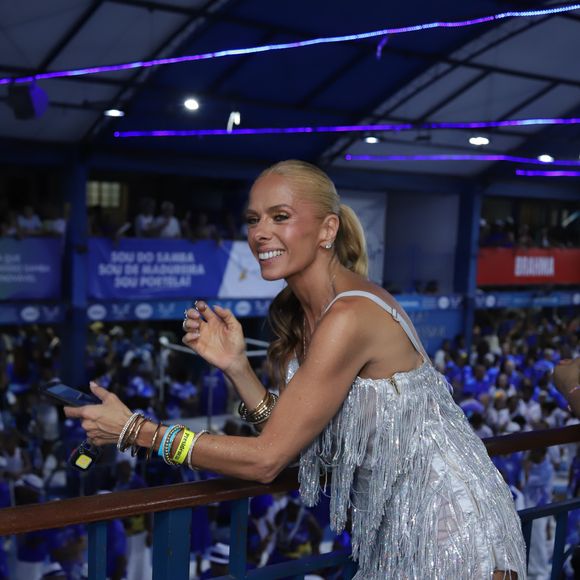 Carnaval 2025: Adriane Galisteu e Sheron Menezzes prestigiam ensaio da Portela no Rio