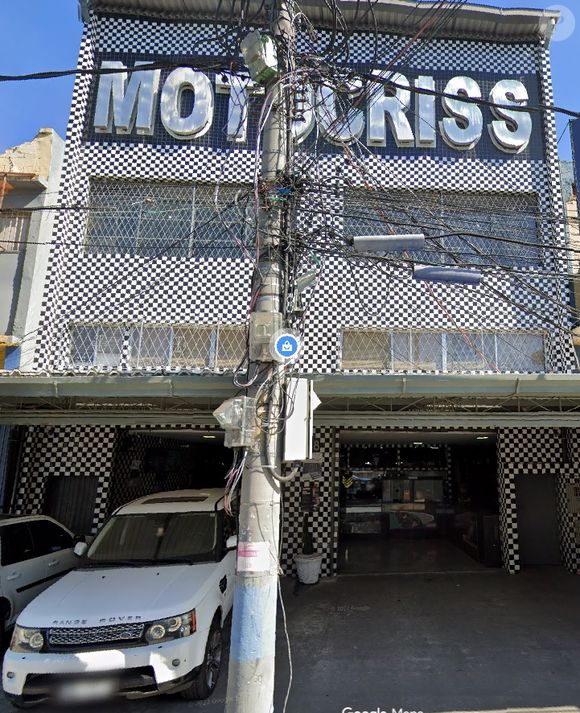 Loja destruída por incêndio na Avenida Brasil, no Rio, a Motocriss tem 40 anos de mercado