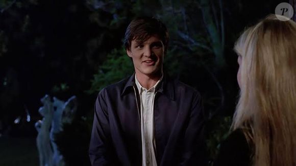 Pedro Pascal em um de seus primeiros papéis na televisão, mostrando o talento que o levaria ao estrelato.