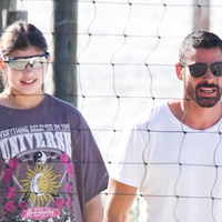 Filha de Cauã Reymond e Grazi Massafera, Sofia mostra habilidade no vôlei em flagra com o pai na praia. Fotos!