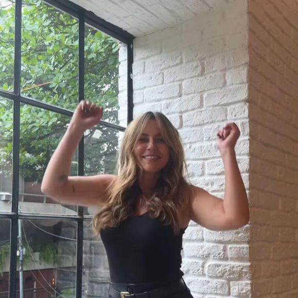 Paolla Oliveira também comentou com o 'Domingão do Faustão', em 2014, que também batia em outro suco, couve com abacaxi.