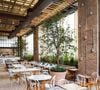 O restaurante Manioca aposta em pratos rápidos, hambúrgueres gourmet e releituras da culinária brasileira
