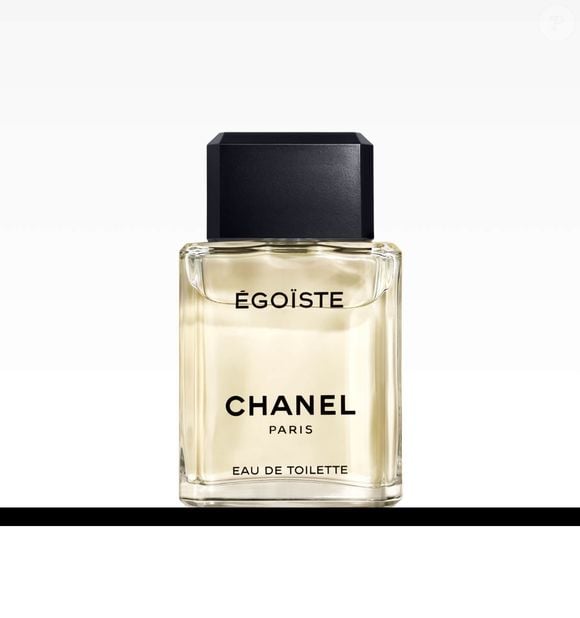 Outra escolha que evoca autoridade sem perder o refinamento é o Chanel Egoïste Platinum. Com lavanda, alecrim e musgo de carvalho, essa fragrância tem um DNA mais clássico