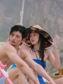 A maior polêmica de 'Solteiros, Ilhados e Desesperados': acusado de ser neto de ex-presidente preso e odiado na Coreia, participante toma atitude suspeita. Entenda!