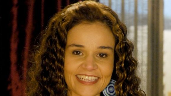 10 anos após transplante de célula-tronco, Claudia Rodrigues leva namorada a prêmio de humor em rara aparição e encontra Marcelo Adnet, Marco Nanini e mais famosos. Fotos!