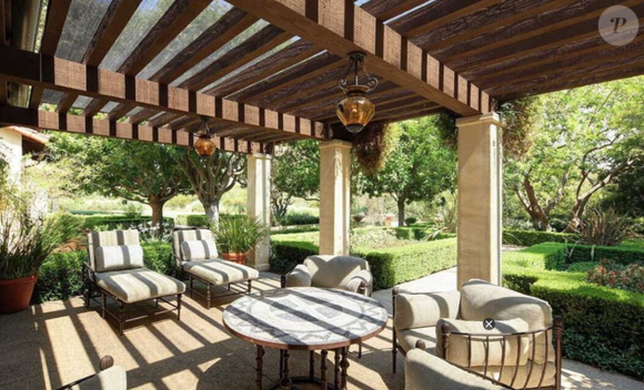 Segundo a Architectural Digest, ele comprou a propriedade em 2021 por US$ 27,8 milhões, cerca de R$ 142 milhões.