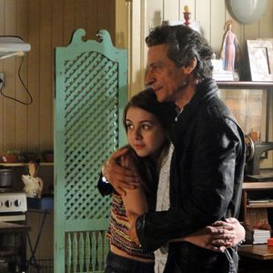 Rosa (Carolina Kasting) decide ajudar Bento (Luis Carlos Vasconcelos) a mudar de vida por causa de Alice (Klara Castanho), sua filha com ele