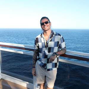 Dado Dolabella empurrou Luan Pereira, que caiu no chão