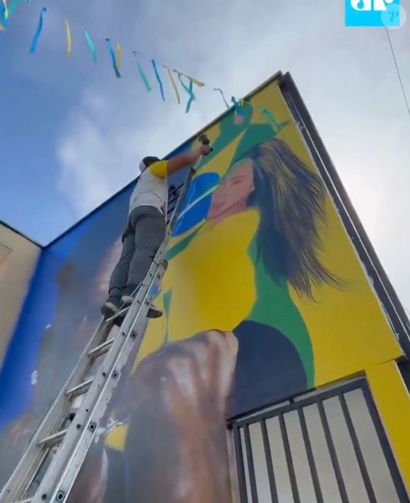 Virgínia Fonseca foi apagada de um mural da Copa do Mundo ao lado de Vini Jr. após o término do casal. Artista explicou decisão e enquete nas redes definiu retirada da influenciadora