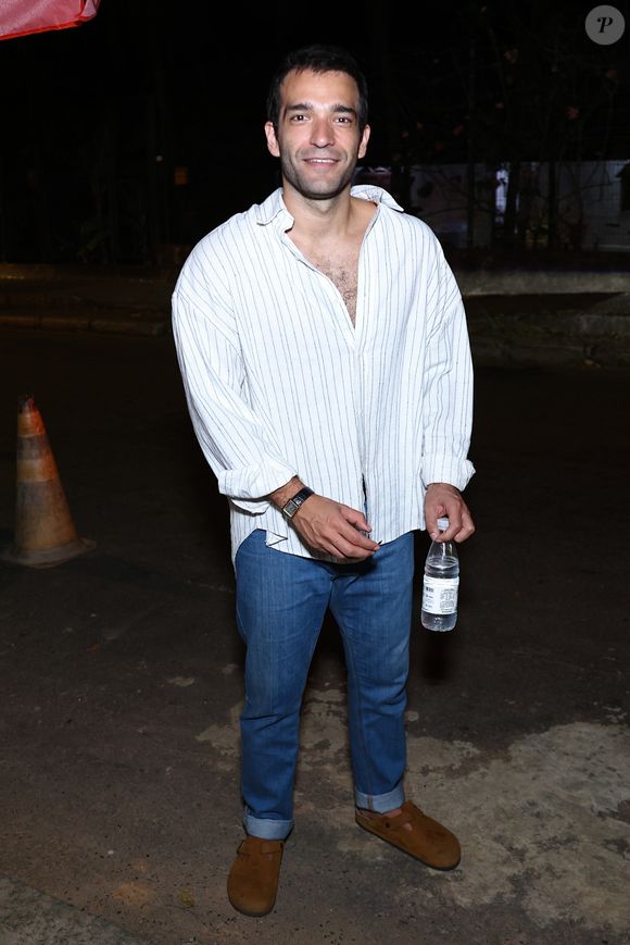 Humberto Carrão no aniversário de Carolina Dieckmmann