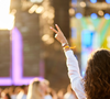 Perfume para festival: conheça fragrância com boa fixação, que te mantém cheirosa durante todo o evento