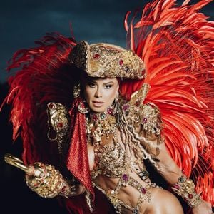 Viviane Araujo brincou sobre fantasia: 'Nem todo pirata tem perna de pau, olho de vidro e cara de mau'