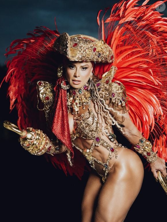 Viviane Araujo brincou sobre fantasia: 'Nem todo pirata tem perna de pau, olho de vidro e cara de mau'