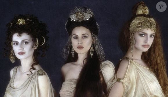 Ao que tudo indica, "Brides of Blood" nada mais é do que uma série inspirada nas "Noivas de Drácula", que nunca tiveram sua própria série solo.