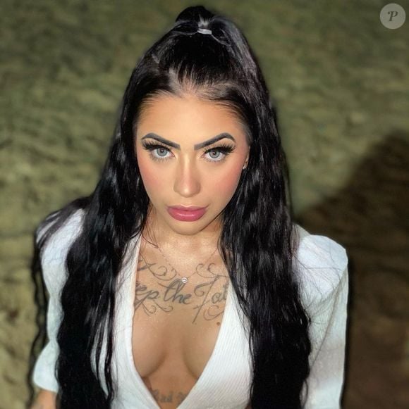 Outra mudança significativa de MC Mirella foi um preenchimento labial