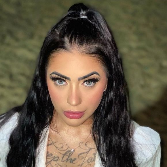 Outra mudança significativa de MC Mirella foi um preenchimento labial