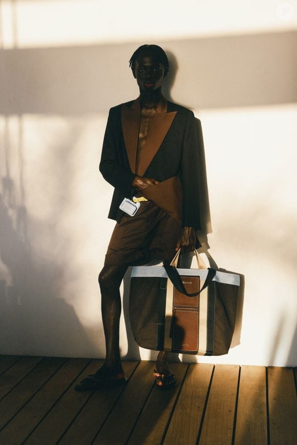 O modelo senegalês Mouhamed Diop ganhou destaque ao desfilar para a Adidas no Rio Fashion Week, após iniciar a carreira depois de ser descoberto na praia.