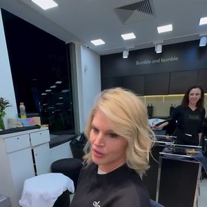 Após mudar o visual, Val Marchiori afirma estar ‘mais forte, mais confiante’ para enfrentar o tratamento contra o câncer de mama