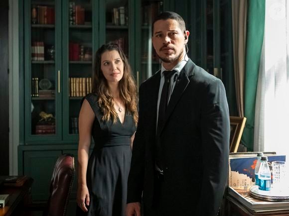 Francesca contou para Iuri que o anel de Arthur estava com Diná