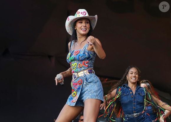 Ana Castela não abre mão de shorts em looks para dias quentes