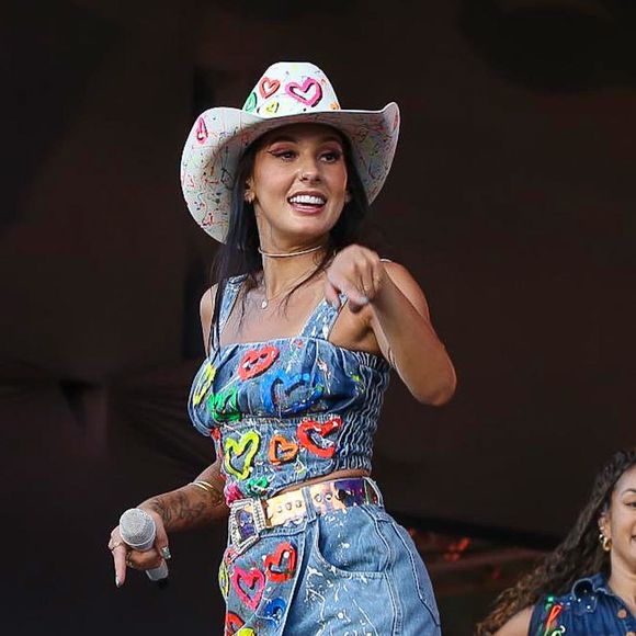 Ana Castela não abre mão de shorts em looks para dias quentes