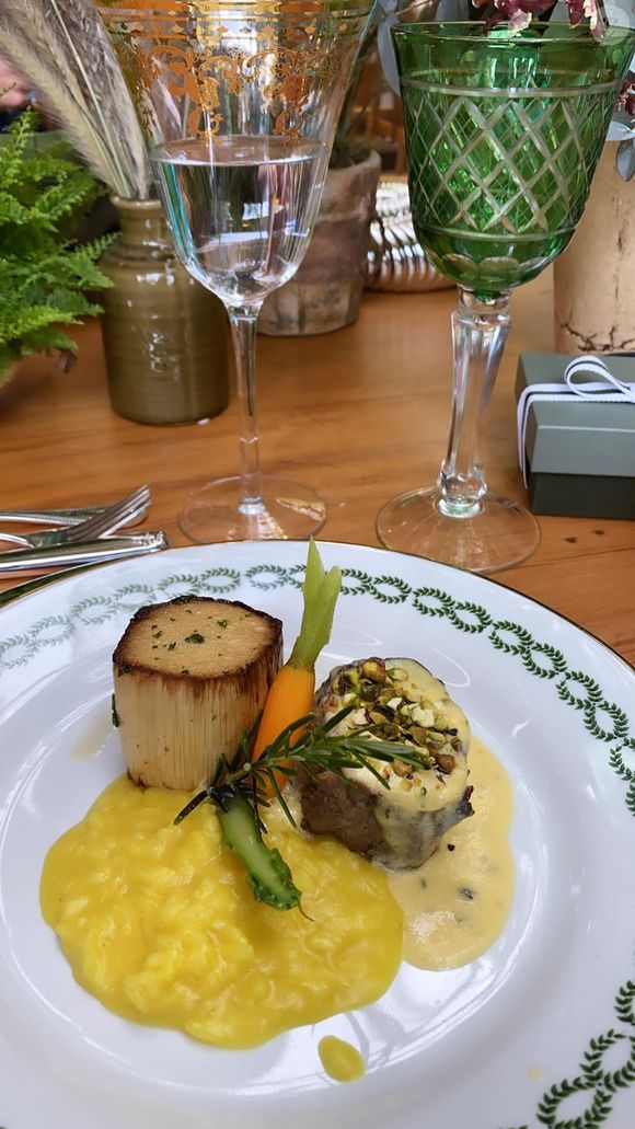 “O problema é que meus pais acham egoísmo não servir carne e até ameaçaram não vir se não houvesse carne para comer”, desabafou a noiva na plataforma.