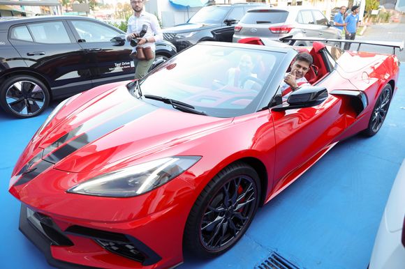 O novo carro de Zezé Di Camargo é avaliado em cerca de R$ 1,5 milhão