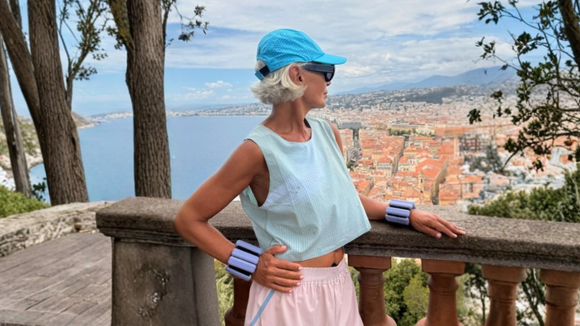 Os novos tênis da New Balance na cor 'bruma de matcha' são minimalistas, confortáveis e elegantes para mulheres com mais de 50 anos: minha mãe já quer usá-los o tempo todo em suas caminhadas matinais