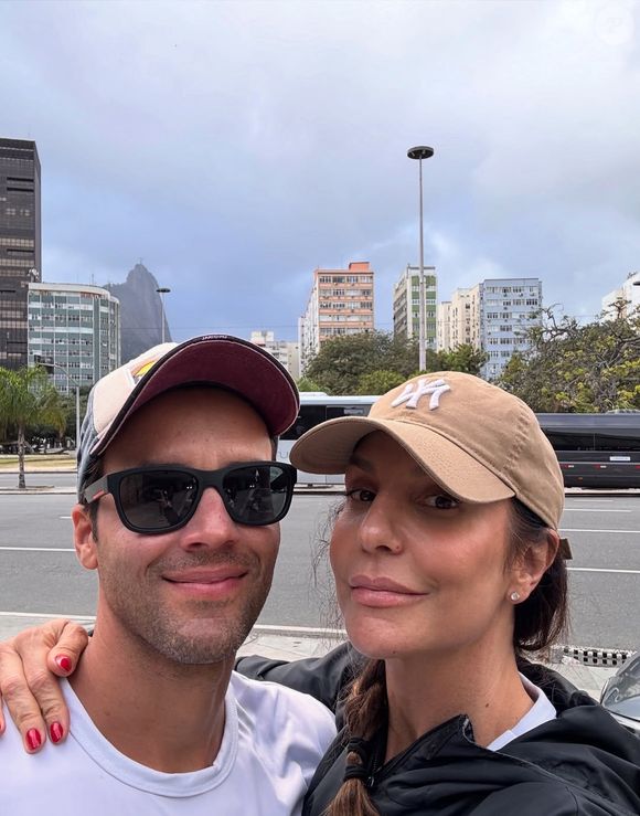 Segundo informações que correram na época, Ivete Sangalo teria terminado o casamento há seis meses, segundo o site Em Off