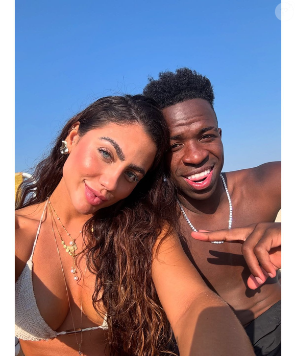 Influenciadora e ex de Gui Napolitano, Catherine Bascoy foi outro nome apontado como affair do craque. Ela compareceu ao aniversário de Vini Jr. e chegou a viajar para Ibiza com o jogador. Apesar das evidências, nenhuma das partes confirmou o envolvimento, mas as fotos nas mesmas festas deixaram pouco espaço para dúvidas...
