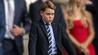 Acorda, menino! Aos 11 anos, Príncipe George ganha mais responsabilidade e está prestes a herdar 8 novos títulos de cair o queixo