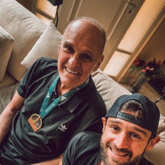 Filho mais velho de Oscar Schmidt, Filipe Schmidt emocionou ao prestar uma homenagem ao pai após a morte do eterno 'Mão Santa', nesta sexta-feira (17).