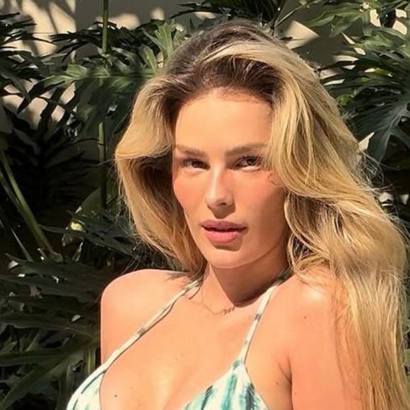 Yasmin Brunet revela vergonha do próprio corpo antes de descobrir lipedema e alergia de glúten