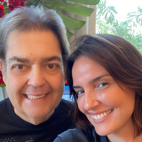 De acordo com Flavio Ricco, do portal Leo Dias, a esposa de Faustão está gripada e, por isso, não pode visitá-lo