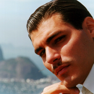 No ano de 2000, Thiago Lacerda protagonizou a minissérie 'Aquarela do Brasil' após 'Terra Nostra'