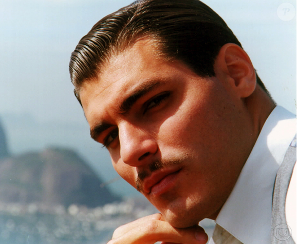 No ano de 2000, Thiago Lacerda protagonizou a minissérie 'Aquarela do Brasil' após 'Terra Nostra'