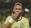 O goleiro respondeu que queria na trave e Neymar fez o gol