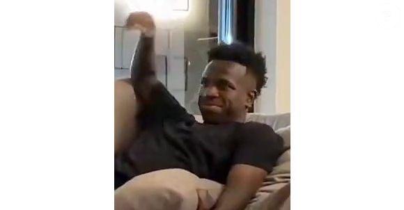 Vídeo caseiro de Virginia Fonseca dançando para Vini Jr. rende brincadeira do jogador. 'Você já colocou essa música 100x hoje'